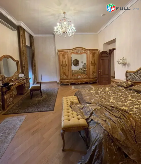 Վաճառվում է շքեղ բնակարան կենտրոնում 