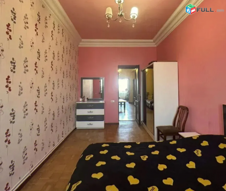 3 սենյականոց բնակարան կենտրոնում, 68 քմ, բարձր առաստաղներ