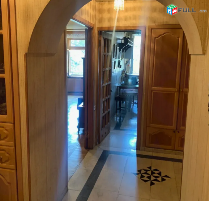 Վաճառվում է բնակարան Թումանյան փողոցում