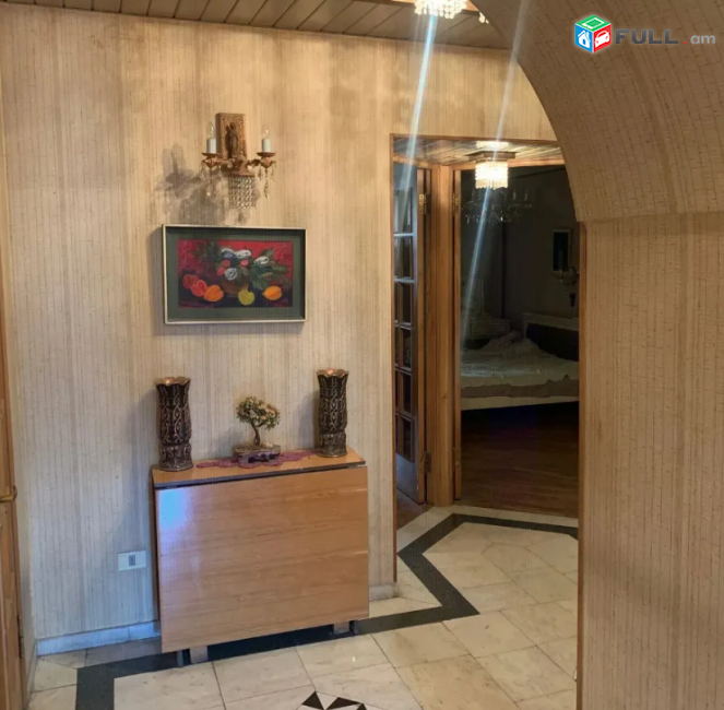 Վաճառվում է բնակարան Թումանյան փողոցում