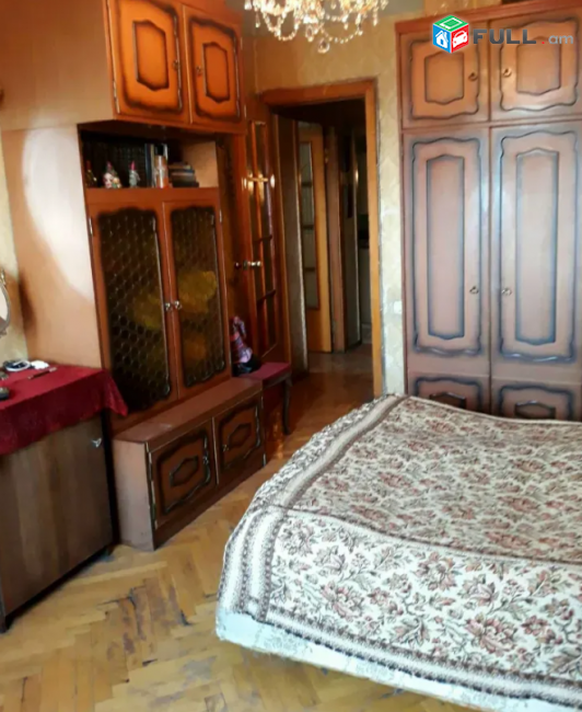 3 սենյականոց բնակարան Սայաթ-Նովայի պողոտայում, 81 ք.մ.