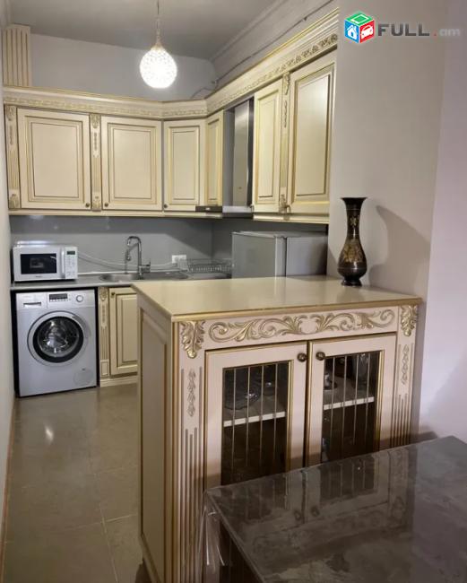 Վաճառվում է 3 սենյականոց բնակարան՝ 74,4 ք.մ. Մակերեսով, որը գտնվում է Սայաթ-Նովա պողոտայում