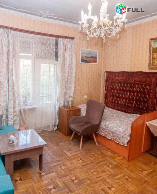 բնակարան Պուշկին Մաշտոց խաչմերուկ, ստալինյան նախագիծ, 124 քմ , 4/5 հարկ