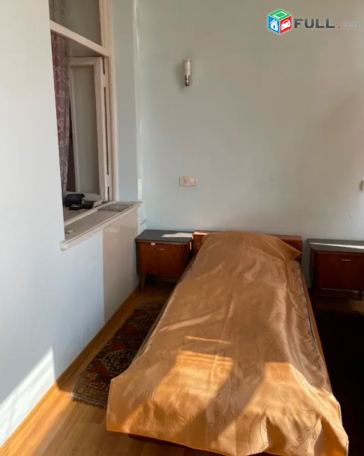 բնակարան Աբովյան փողոցում, 129 քմ 4/4 հարկ