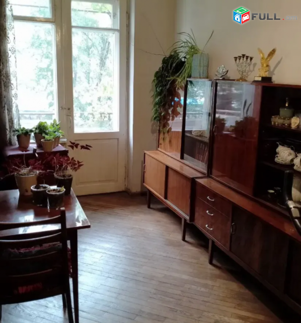 Կոմիտասի պողոտայում, 110 քմ, 2/5 հարկ, 2 սանհանգույց 