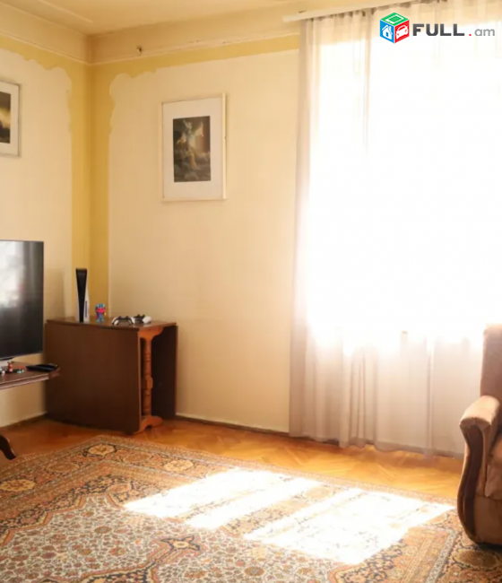 Սայաթ-Նովայի պողոտայում, 60 քմ, 2/5 հարկ, 2 սանհանգույց 