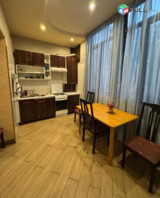 Մաշտոցի պողոտայում, 82 քմ, 2/4 հարկ, բարձր առաստաղներ, եվրովերանորոգված