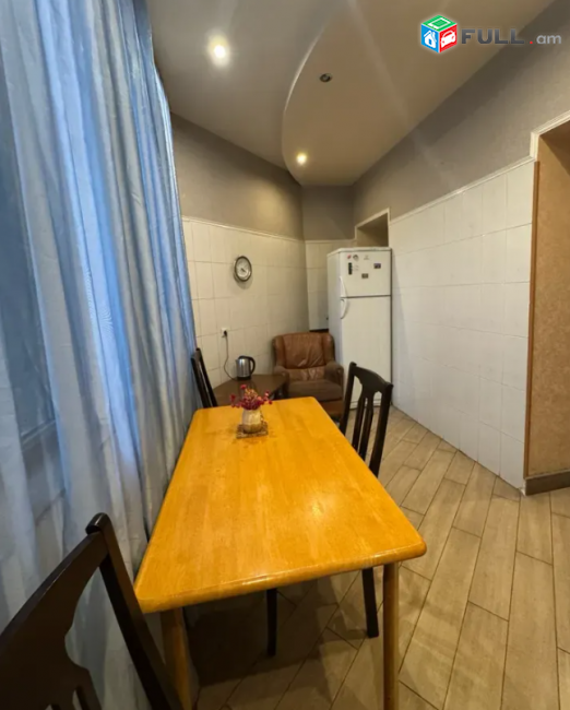 Մաշտոցի պողոտայում, 82 քմ, 2/4 հարկ, բարձր առաստաղներ, եվրովերանորոգված