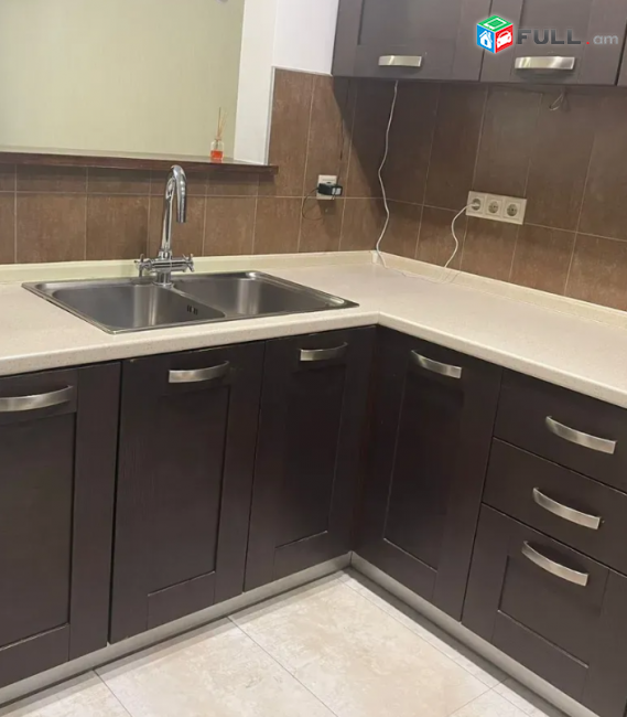 Պուշկինի փողոցում, 50 ք.մ., 3/9 հարկ, բարձր առաստաղներ 