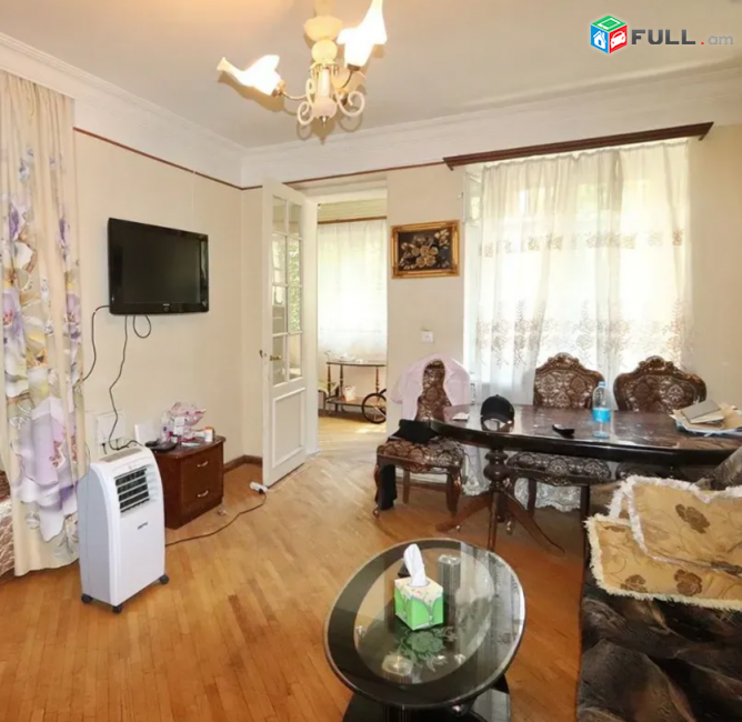 Աբովյան փողոցում, 57 քմ, 2/5 հարկ 