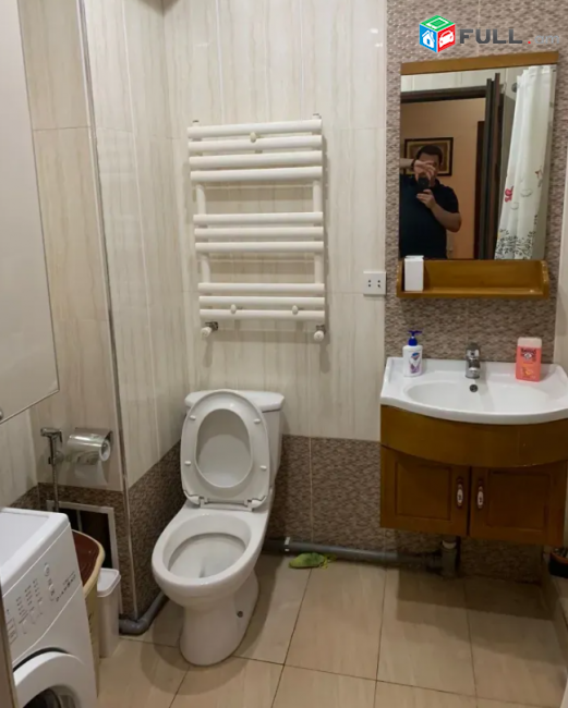 նորակառույց շենքում Երվանդ Քոչարի փողոցում, 66 քմ, Բակի կողմից առաջին հարկ է, փողոցի կողմից երրորդ։