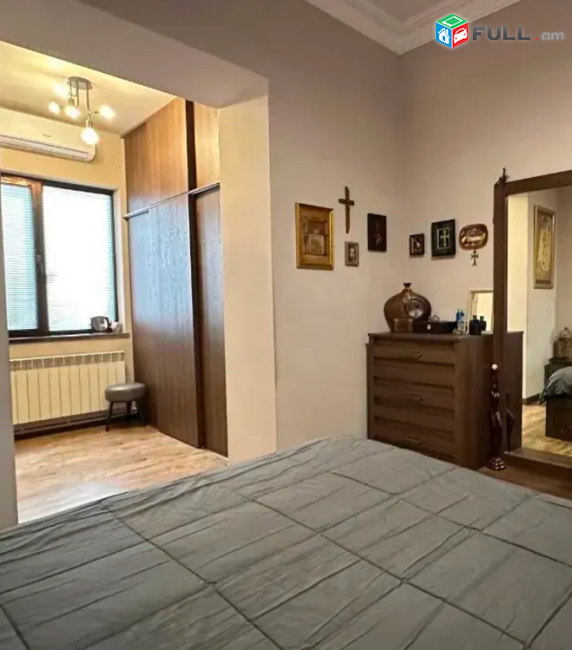 Պարոնյան փողոց  4-րդ, 5-րդ հարկում:  ընդհանուր մակերեսը 198 քմ է՝որից 105,5քմ առաջին հարկ, 55,5քմ երկրորդ հարկ, 37քմ պահեստային