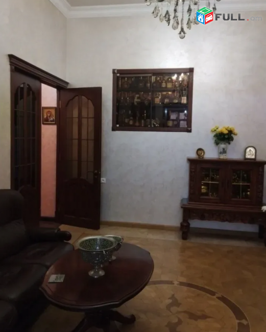 Նար-Դոսի փողոց 120 քմ, 2/5 հարկ, 2 սանհանգույց,  բարձր առաստաղներ 