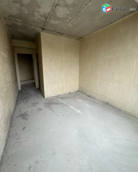 նորակառույց շենք Գրիբոյեդով փողոցում, 100 քմ, վիտրաժային պատուհաններ 