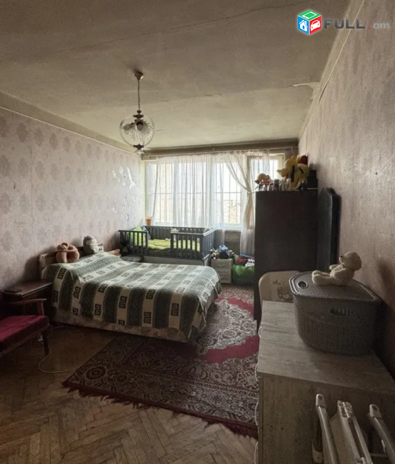 Օրբելի Եղբայրների փողոց ,74 քմ, 1/9 հար,կ բարձր առաջին հարկ  