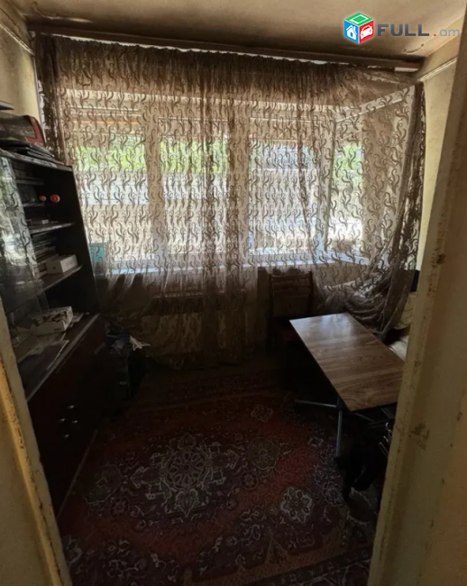 Օրբելի Եղբայրների փողոց ,74 քմ, 1/9 հար,կ բարձր առաջին հարկ  