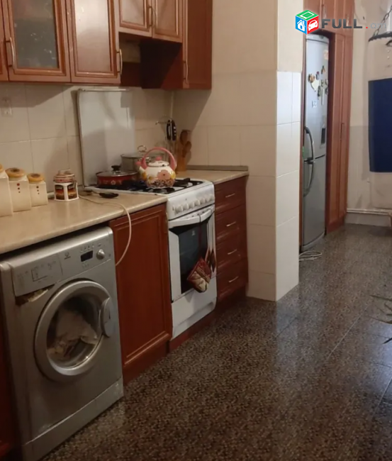Մամիկոնյանց փողոցում, 70 քմ, նախավերջին հարկ