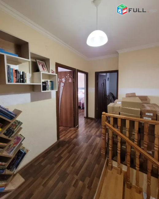 Երկու հարկանի քարե տուն Ֆուչիկի փողոցում 120 քմ,  Հողատարածքի մակերեսը 350 քմ 
