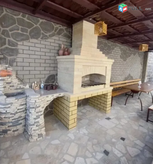 Երկու հարկանի քարե տուն Ավանում, 245 քմ , Հողատարածքի մակերեսը 1040 քմ 