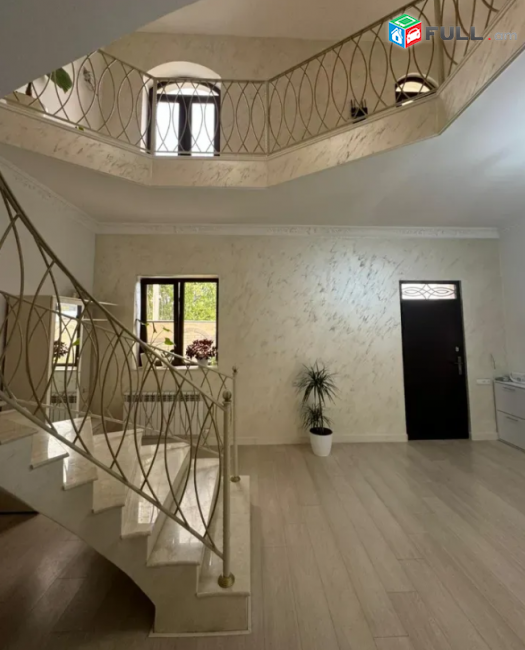 Երկու հարկանի քարե տուն Ավանում, 245 քմ , Հողատարածքի մակերեսը 1040 քմ 