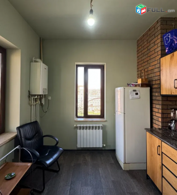 Երկու հարկանի քարե տուն Ավանում, 170 քմ, հողատարածքը 1170 քմ