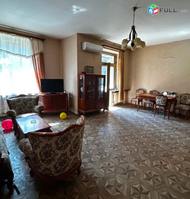 Խորենացու փողոցում, 127 քմ, 2/4 հարկ 