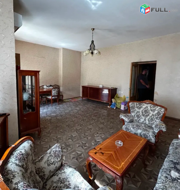 Խորենացու փողոցում, 127 քմ, 2/4 հարկ 