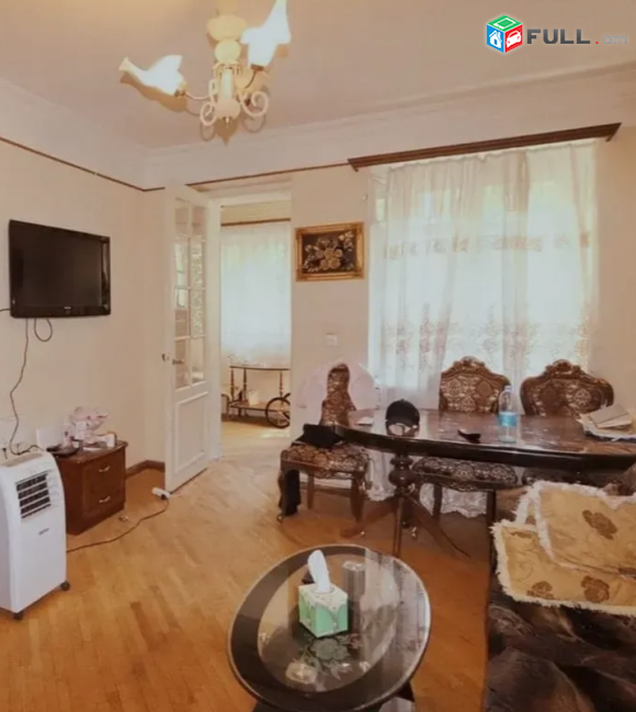 Աբովյան փողոց,  70 քմ, 2/5 հարկ 
