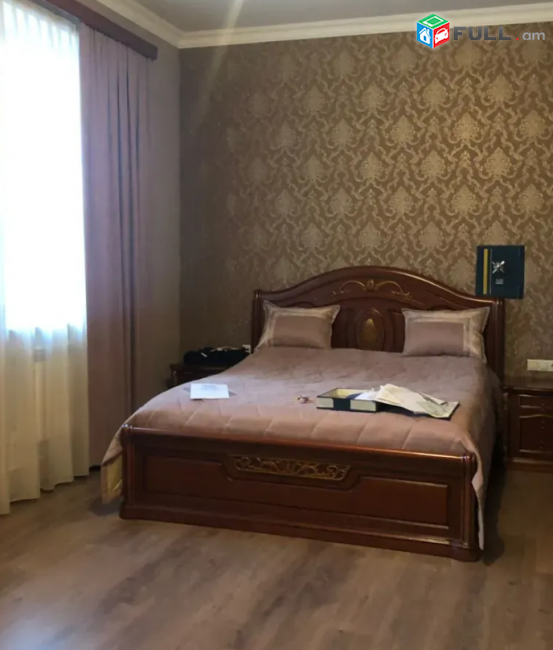 Երեք հարկանի քարե տուն, Պարույր Սևակ թաղամաս,  Ավան ,480 քմ,  Հողատարածքի մակերեսը 760 քմ