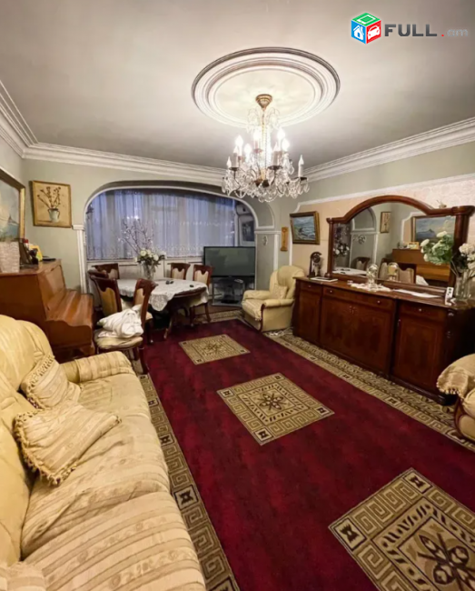 Սայաթ-Նովայի պողոտայում, 85 քմ, 9/12 հարկ 
