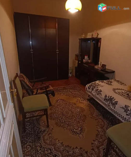 Աթենքի փողոցում, 80 քմ, 1/3 հարկ, բարձր առաստաղներ,