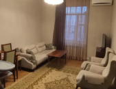 Աթենքի փողոցում, 80 քմ, 1/3 հարկ, բարձր առաստաղներ,