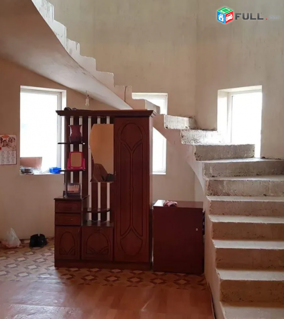 2 հարկանի տուն Մհեր Մկրտչյան թաղ. Առինջում, 230 քմ ,Հողատարածքի մակերեսը 400 քմ