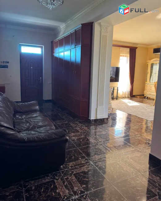 Երկու հարկանի քարե տուն, Աբովյանում, 288 քմ Հողատարածքի մակերեսը 400 քմ