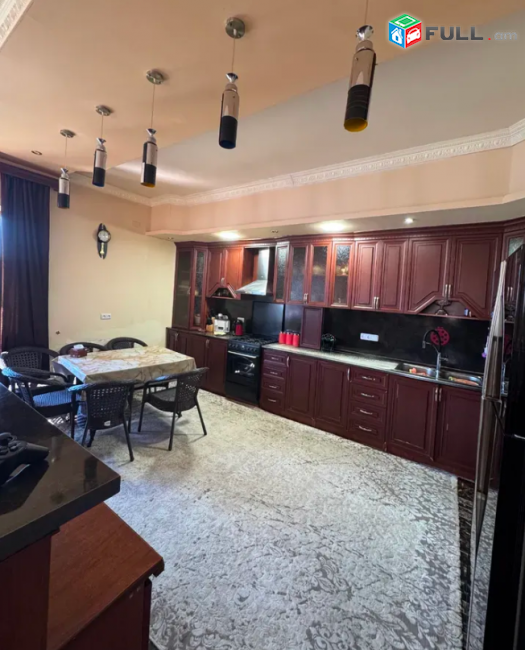 Երկու հարկանի քարե տուն, Աբովյանում, 288 քմ Հողատարածքի մակերեսը 400 քմ