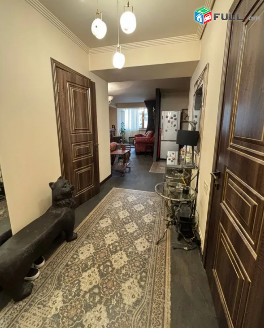 Ղազարոս Աղայան փողոց 70 քմ, բարձր առաստաղներ,  