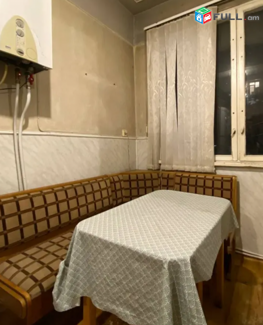 Մամիկոնյանց փողոց , 77 քմ, 2/5 հարկ, քարե շենք 
