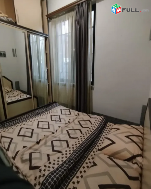 Մաշտոցի պողոտա ,33 քմ, 1/5 հարկ, բարձր առաստաղներ