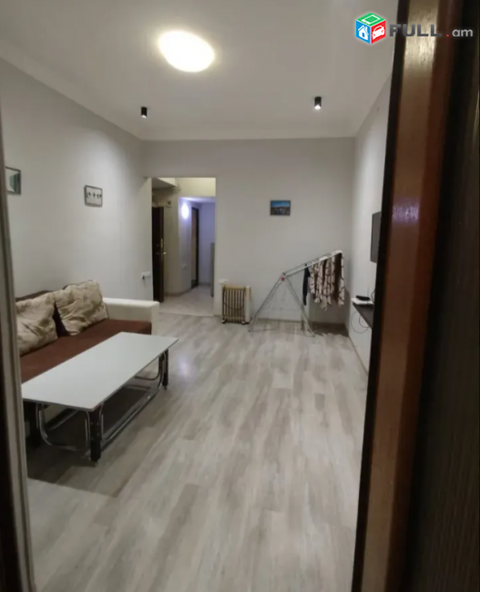 Մաշտոցի պողոտա ,33 քմ, 1/5 հարկ, բարձր առաստաղներ