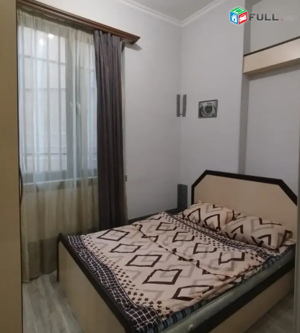 Մաշտոցի պողոտա ,33 քմ, 1/5 հարկ, բարձր առաստաղներ