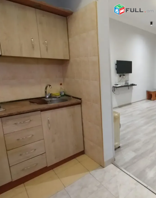 Մաշտոցի պողոտա ,33 քմ, 1/5 հարկ, բարձր առաստաղներ
