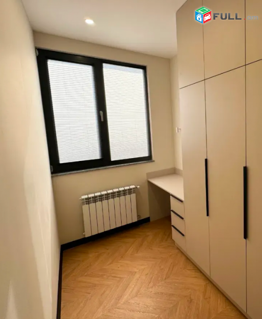 Բաղրամյան պողոտայում, 80 քմ, նախավերջին հարկ, բարձր առաստաղներ