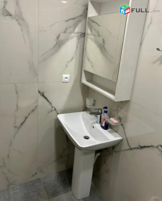 Եզնիկ Կողբացու փողոցում, 90 քմ, 4/11 հարկ, կապիտալ վերանորոգված