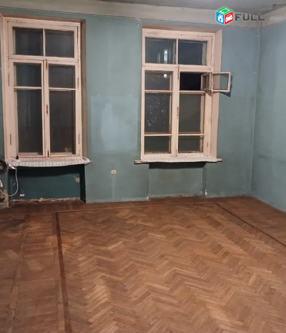 Մաշտոցի պողոտայում, 90 քմ, 2/4 հարկ, բարձր առաստաղներ