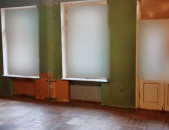 Մաշտոցի պողոտայում, 90 քմ, 2/4 հարկ, բարձր առաստաղներ