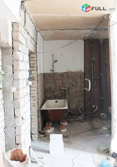 Ամիրյան փողոց  93 քմ, բարձր առաստաղներ