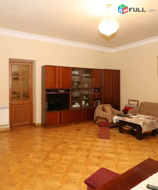3 սենյականոց բնակարան Պուշկինի փողոցում, 90 ք.մ., բարձր առաստաղներ