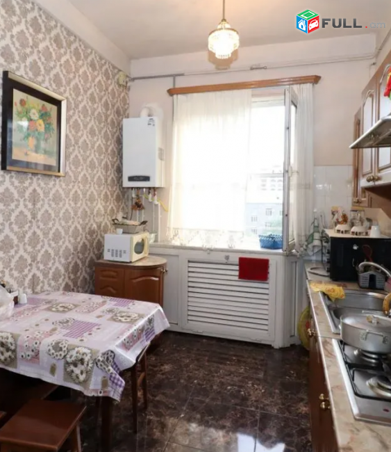 3 սենյականոց բնակարան Պուշկինի փողոցում, 90 ք.մ., բարձր առաստաղներ
