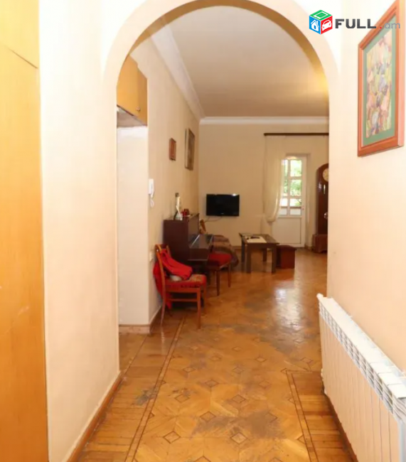 3 սենյականոց բնակարան Պուշկինի փողոցում, 90 ք.մ., բարձր առաստաղներ