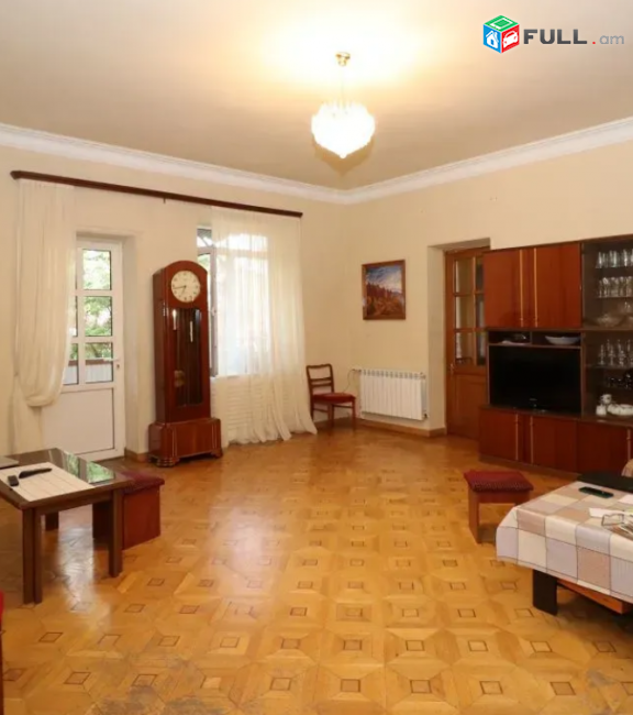 3 սենյականոց բնակարան Պուշկինի փողոցում, 90 ք.մ., բարձր առաստաղներ